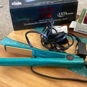 Ultra CHI exclusive ceramic hairstyling iron